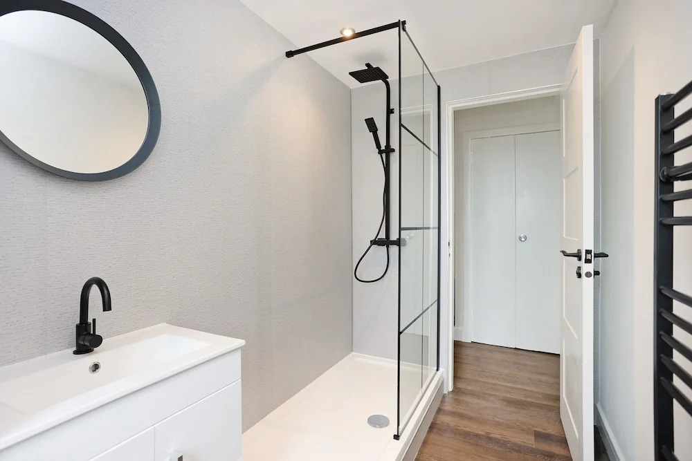 JOIVY Contemporary Royal Mile Apartment W/Balcony