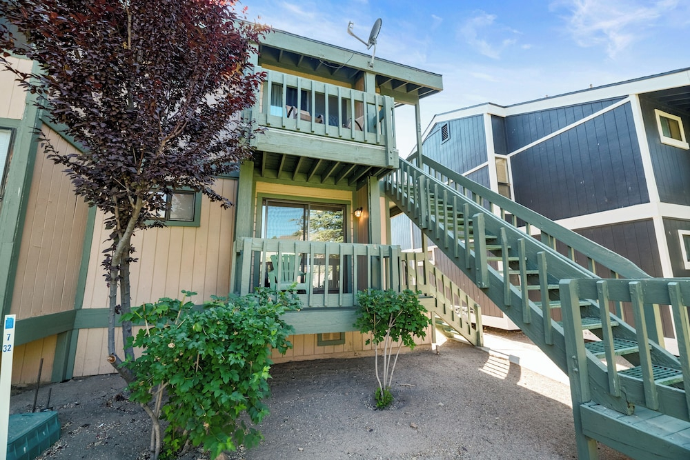 Lakeview Condo