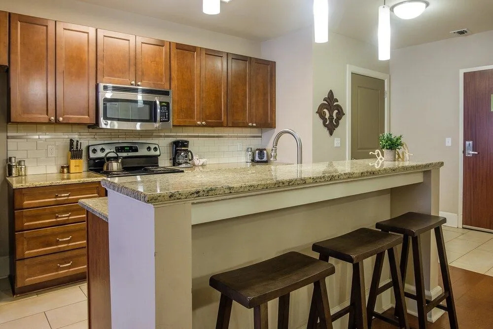 FRONTDESK Hibernia Tower Apts Downtown New Orleans