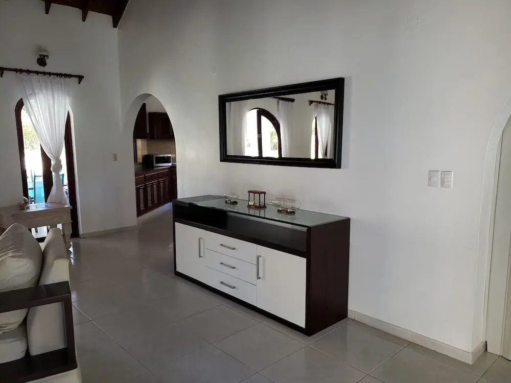 Villa 6 Bedrooms Guests Friendly