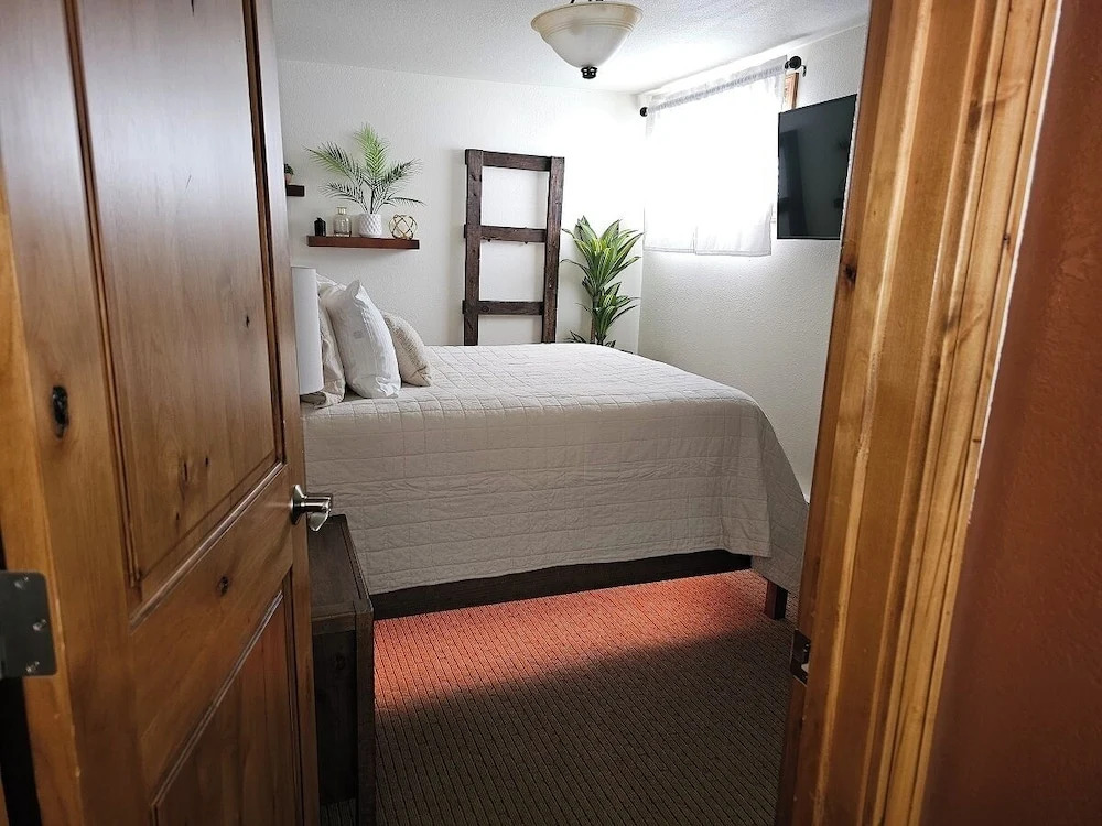 Alpenglow One Bedroom One Bath A09