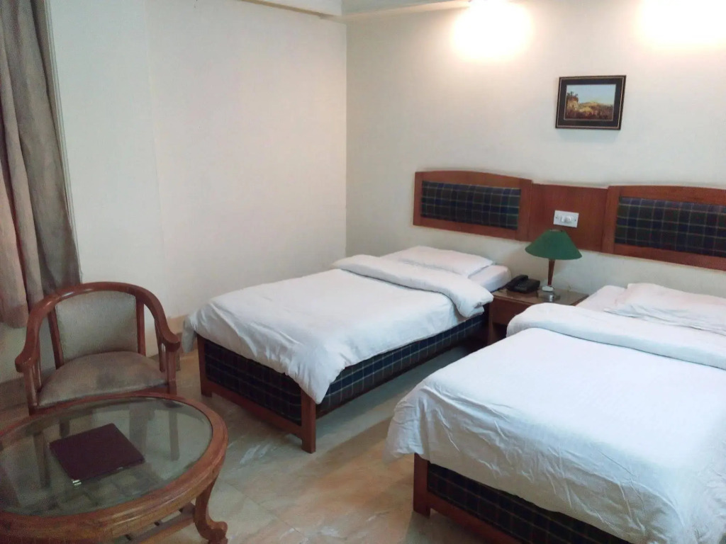 Hotel Queens Residency