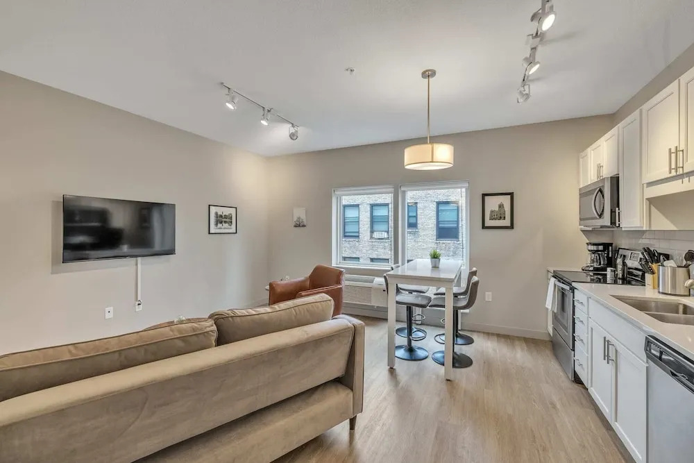 Comfortable 1BD Vector Suite With 95 Walkscore