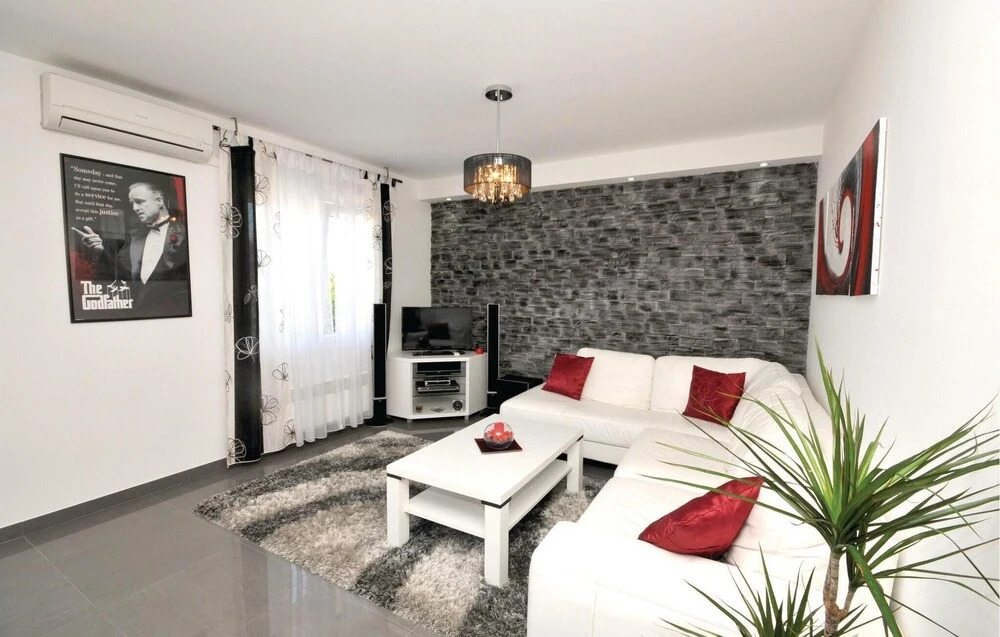 Beautiful Home in Mastrinka With 4 Bedrooms, Sauna and Outdoor Swimming Pool