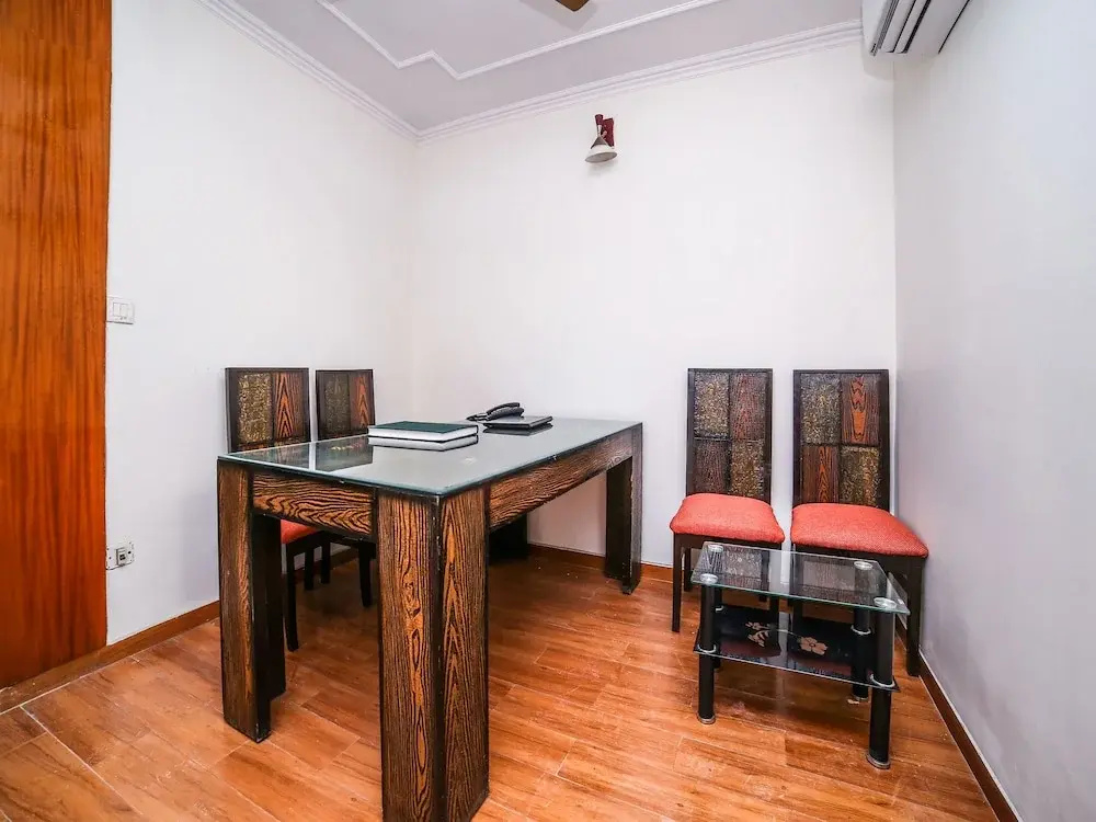 OYO 26589 Hotel Royal Town