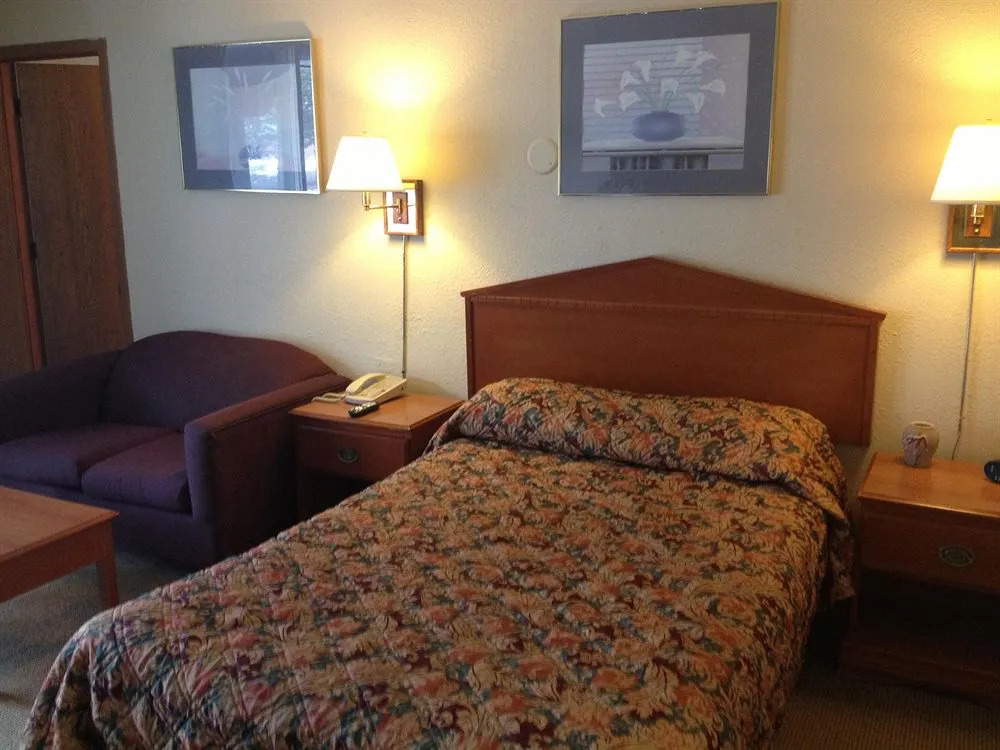 Woodridge Inn and Suites