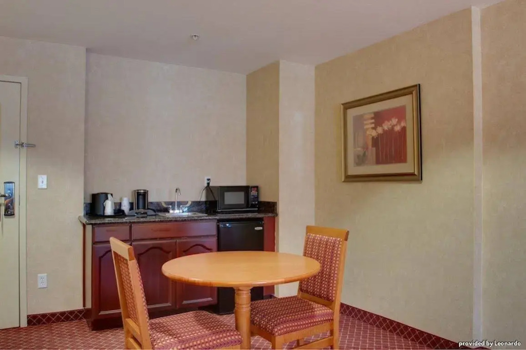 Best Western Plus Media Center Inn & Suites