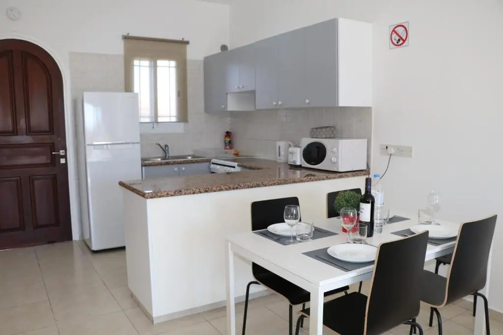 Cyking 2 bed Apartment with pool & 10 min to beach