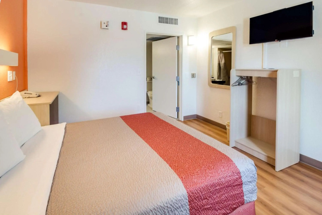 Motel 6-Lenexa, KS - Kansas City Southwest