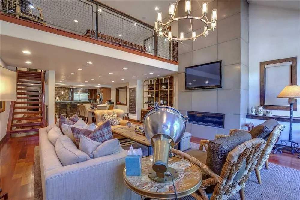 607 Deer Valley Drive 5 Bedroom Townhouse