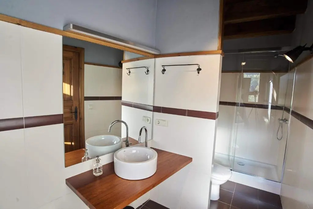 PRECIOSA CASA, NAUT ARAN, ALTO ARAN, GESSA, A 4 KM DE BAQUEIRA, 212 M2 wifi