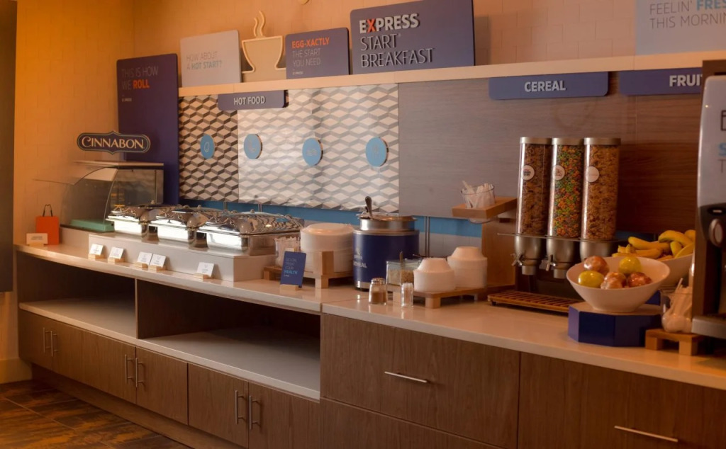 Holiday Inn Express Hotel & Suites Maryville by IHG