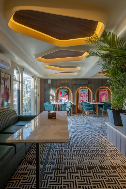 Hotel Highway King