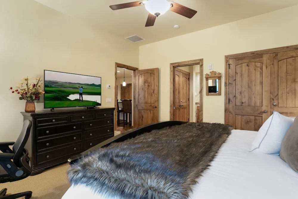 B107 Beaver Creek Landing 3 Bedroom Condo by RedAwning