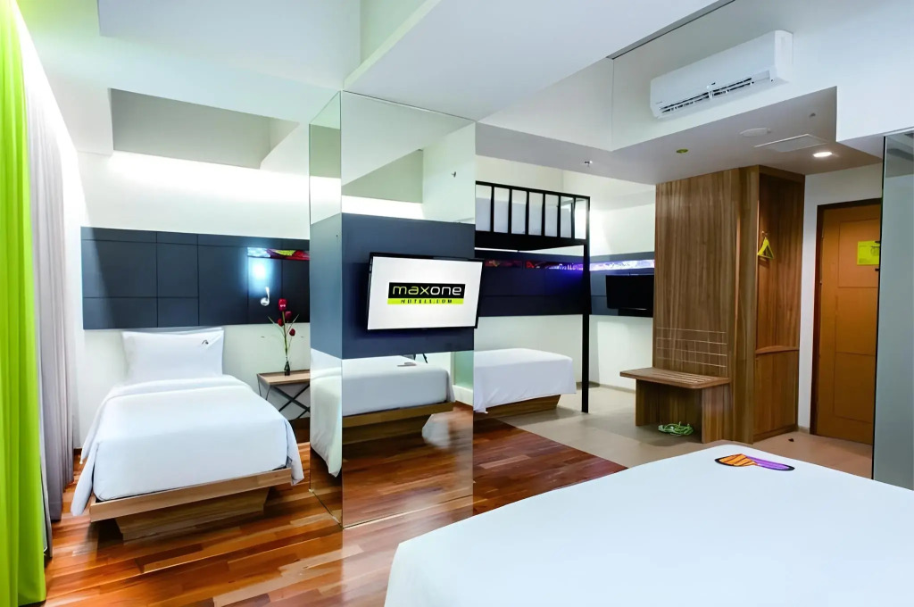 MaxOneHotels at Dharmahusada Surabaya