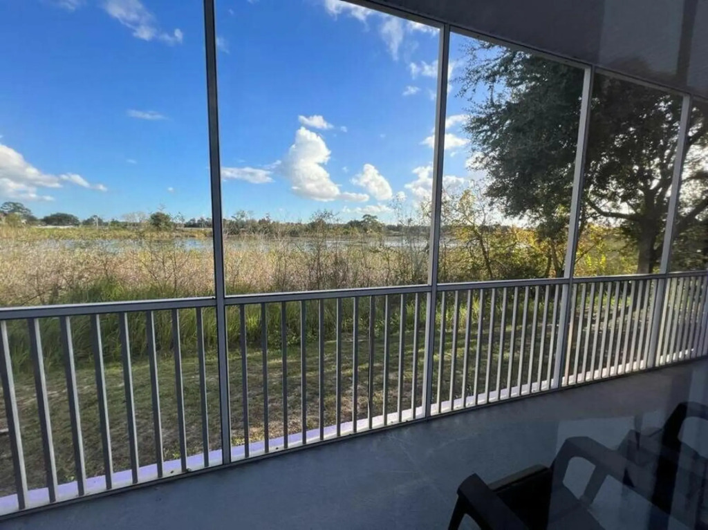Comfortable Apart 4Bdrm3Bath- 4 miles to Disney