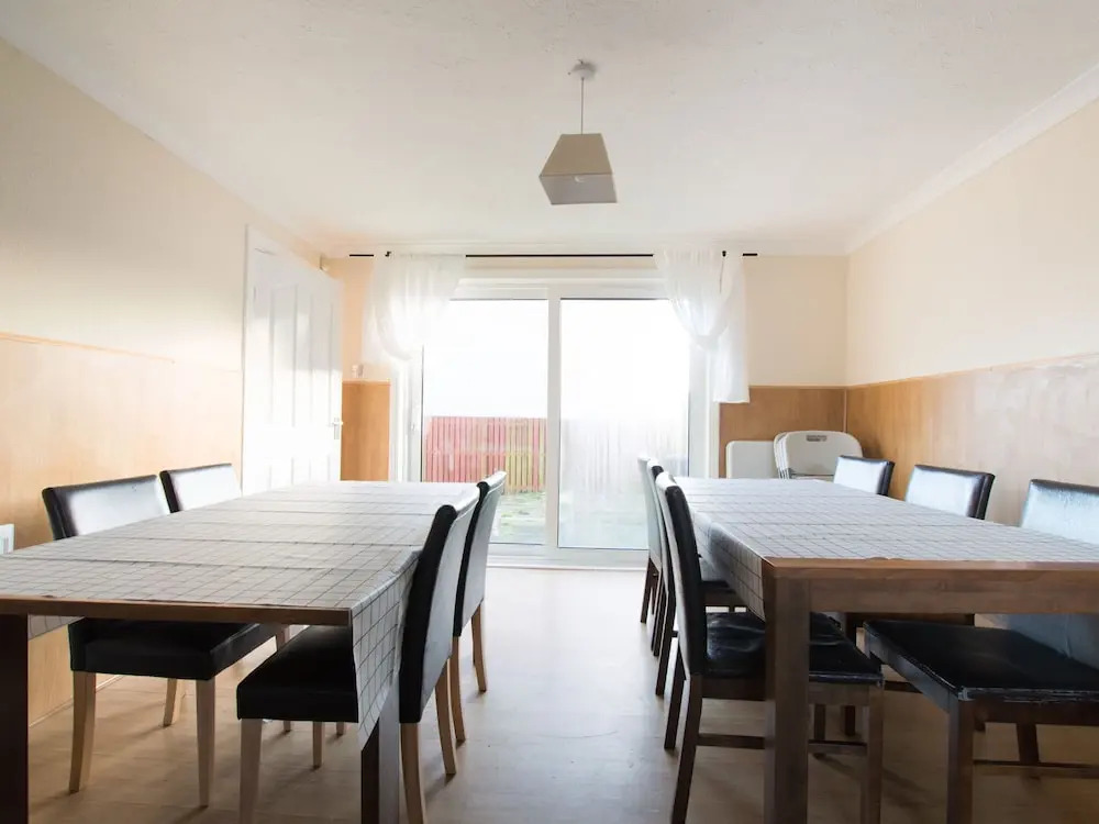 Alluring Holiday Home in Livingston near Town Center