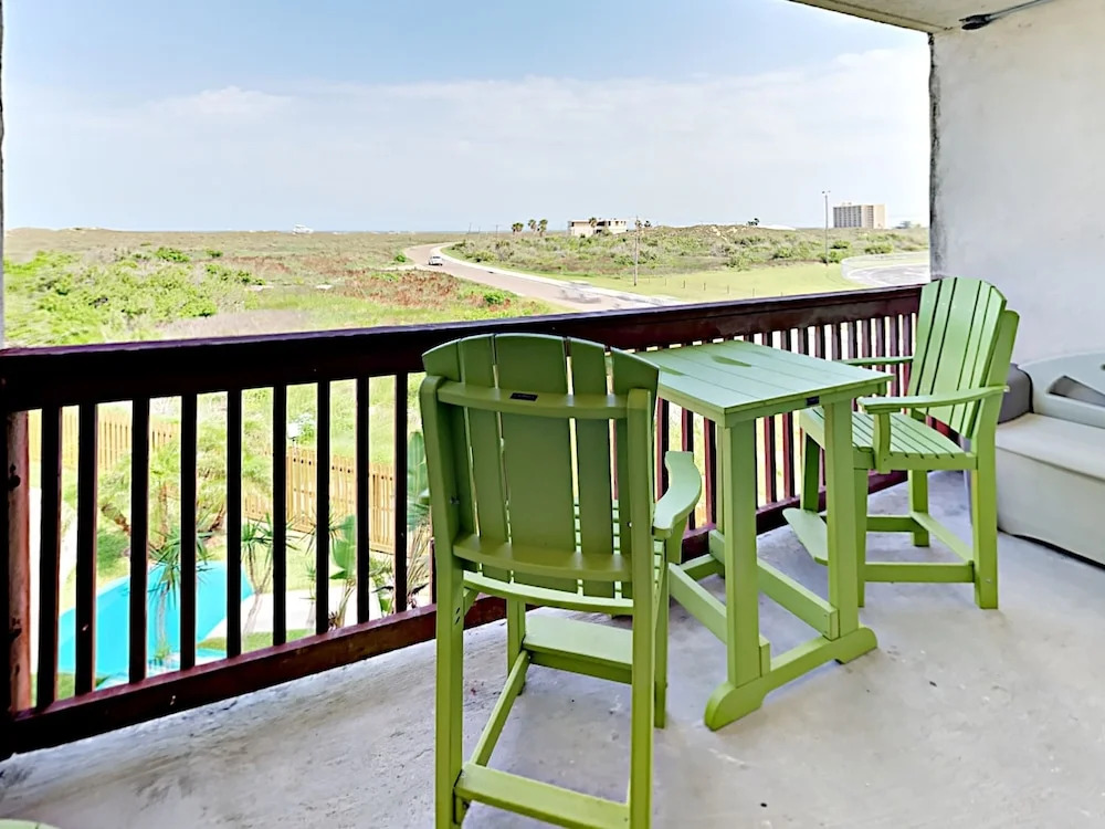135 Sea Breeze Coastal Chic Cutie - One Bedroom Condo