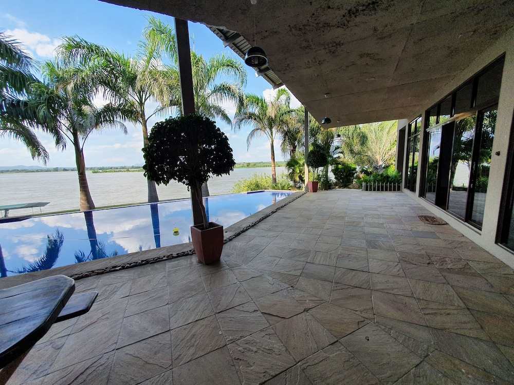 Zambezi Riverside Accommodation