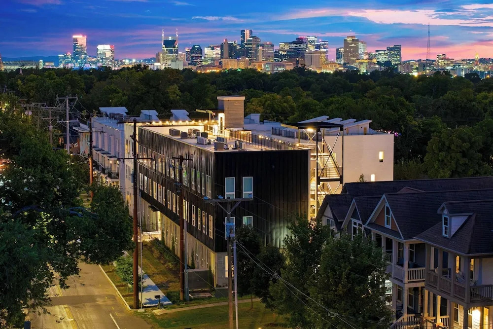 Colorful 4BR w/ Artful Design, Dining & Easy Access to Broadway The Bloom House by Avantstay