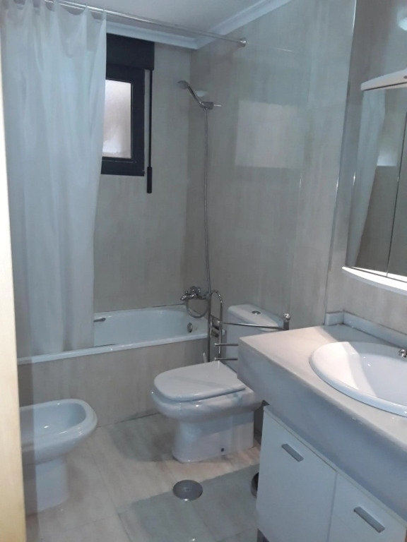 Apartamento de 6 personas con WIFI Y GARAJE INCLUIDO