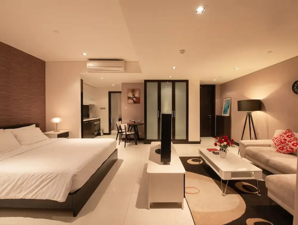 The Costa Serviced Apartment By Seaholiday