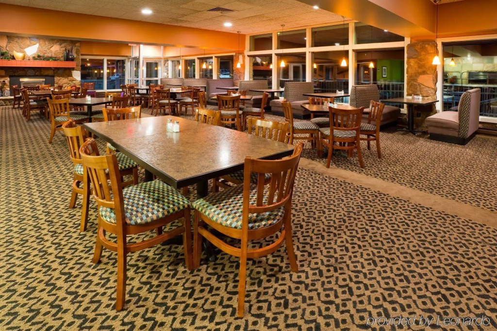 Holiday Inn Detroit Lakes - Lakefront by IHG