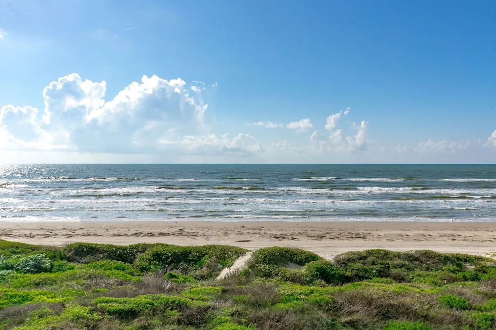 Beachfront Luxury 3BR/3BA Lost Colony Property by RedAwning