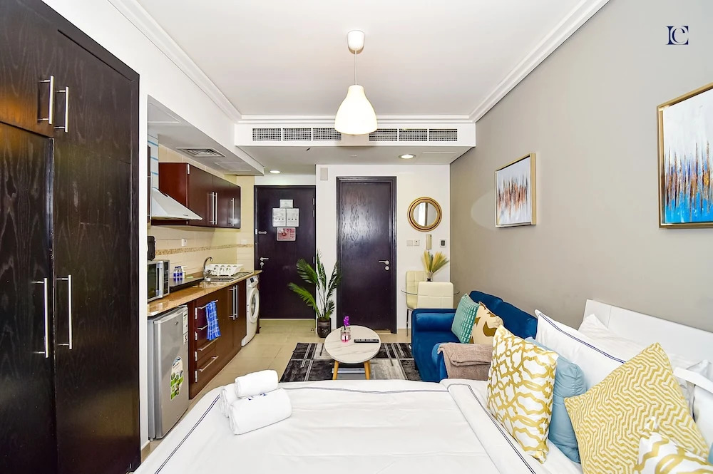 LZZ - Furnished Studio with Balcony