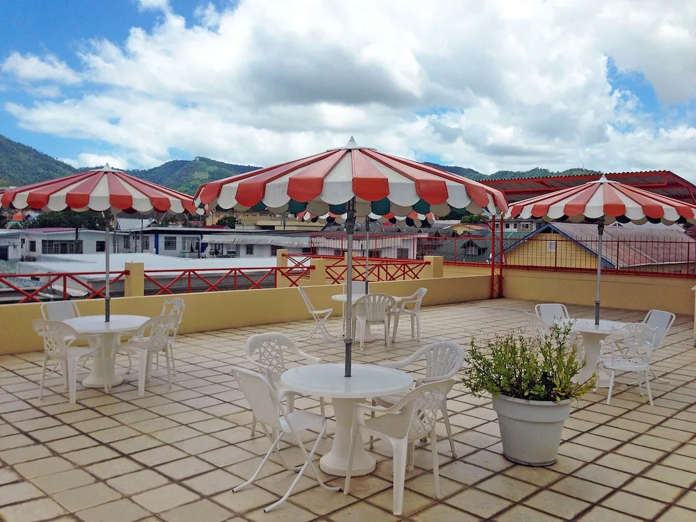 Sundeck Suites