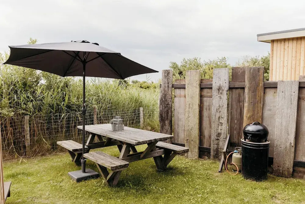 Tiny Holiday Home for 2 With Picnic Table