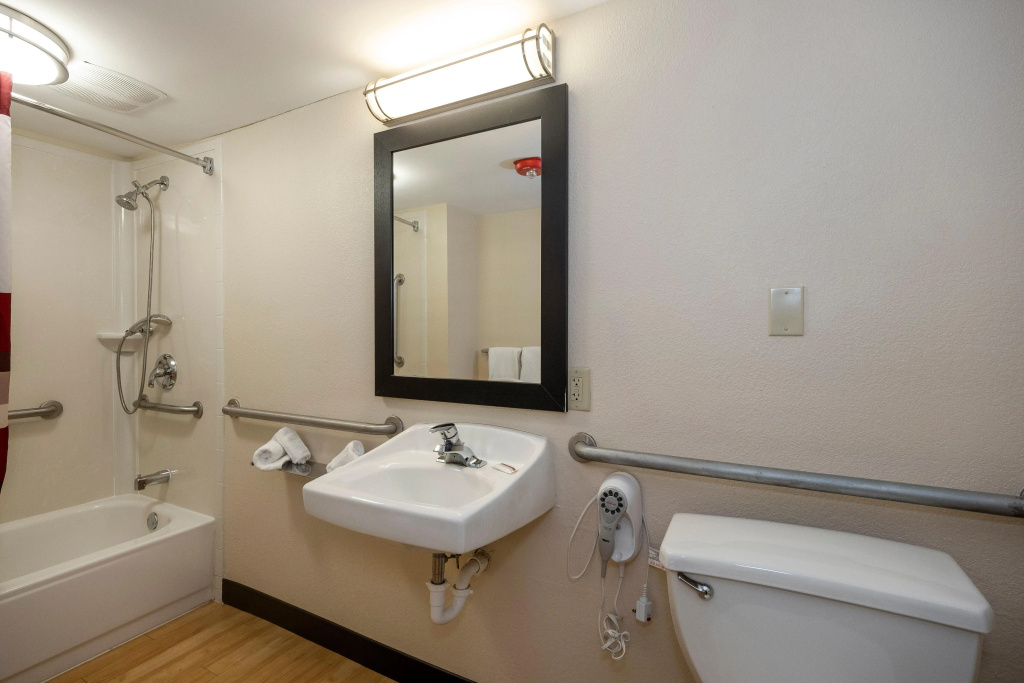 Red Roof Inn PLUS+ & Suites Naples Downtown-5th Ave S