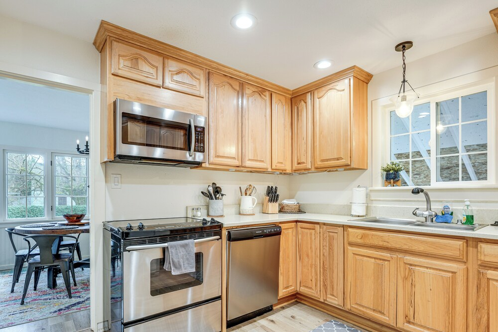 Walk to Dtwn Camas: Pet-friendly Retreat w/ Yard!