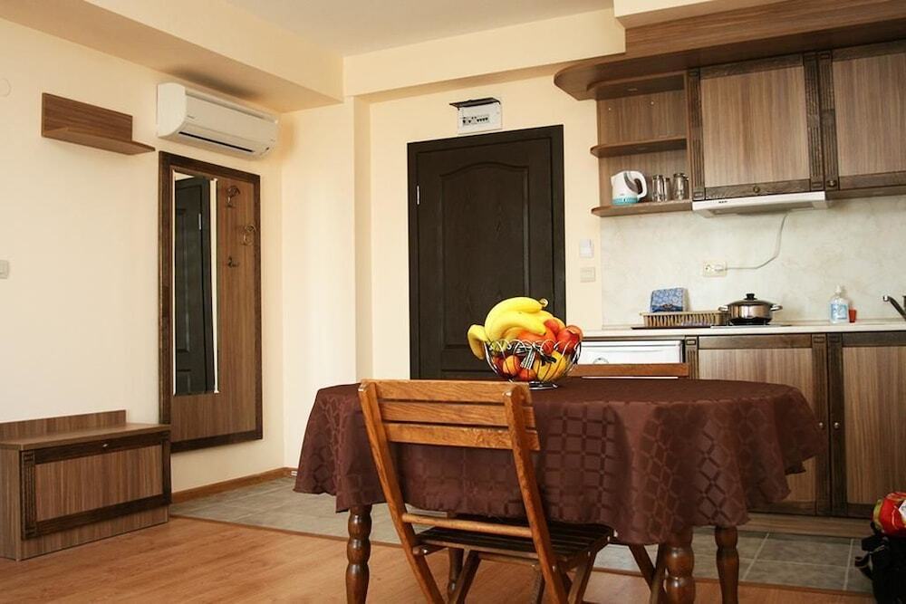 Iris Hotel