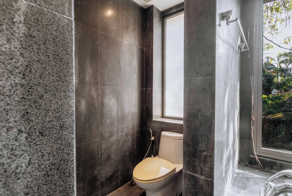 Seaview Own Pool Full-Time Maid V302