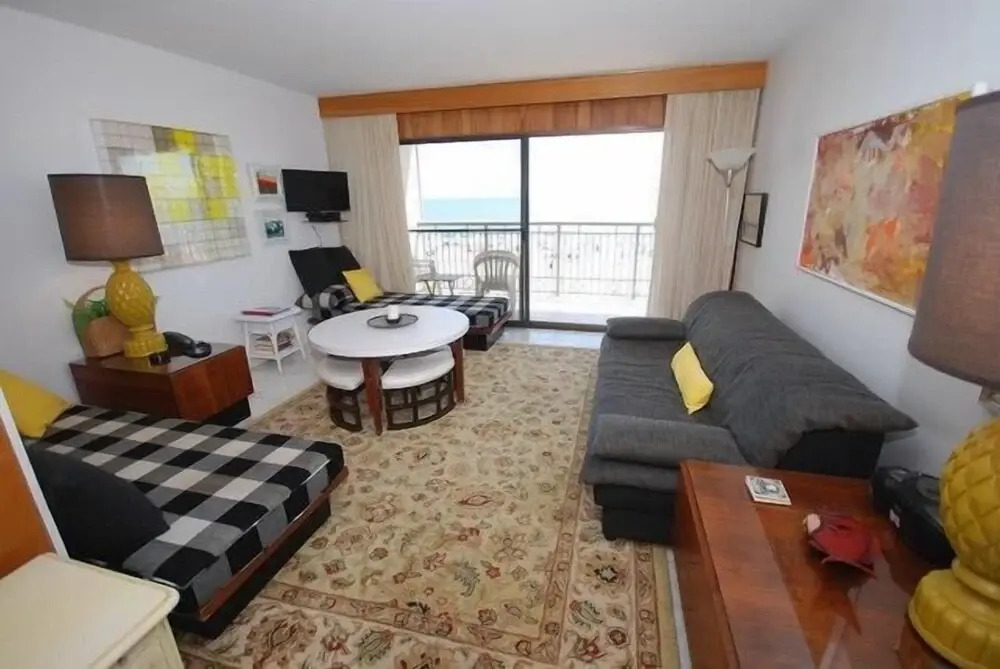Edgewater House 221