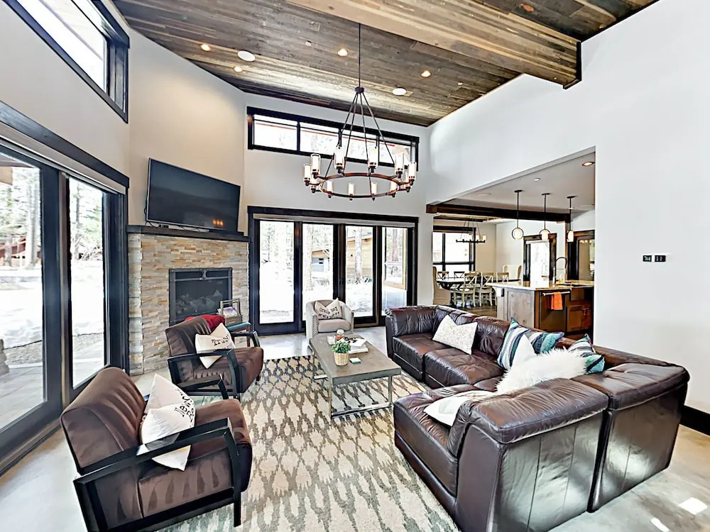 11090 Henness Road Home