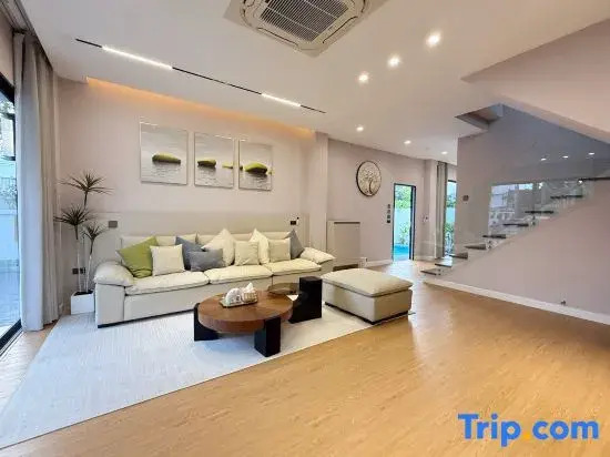 Luxury pool villa near Chiang Mai Old City, 4 bedrooms and 5 bathrooms
