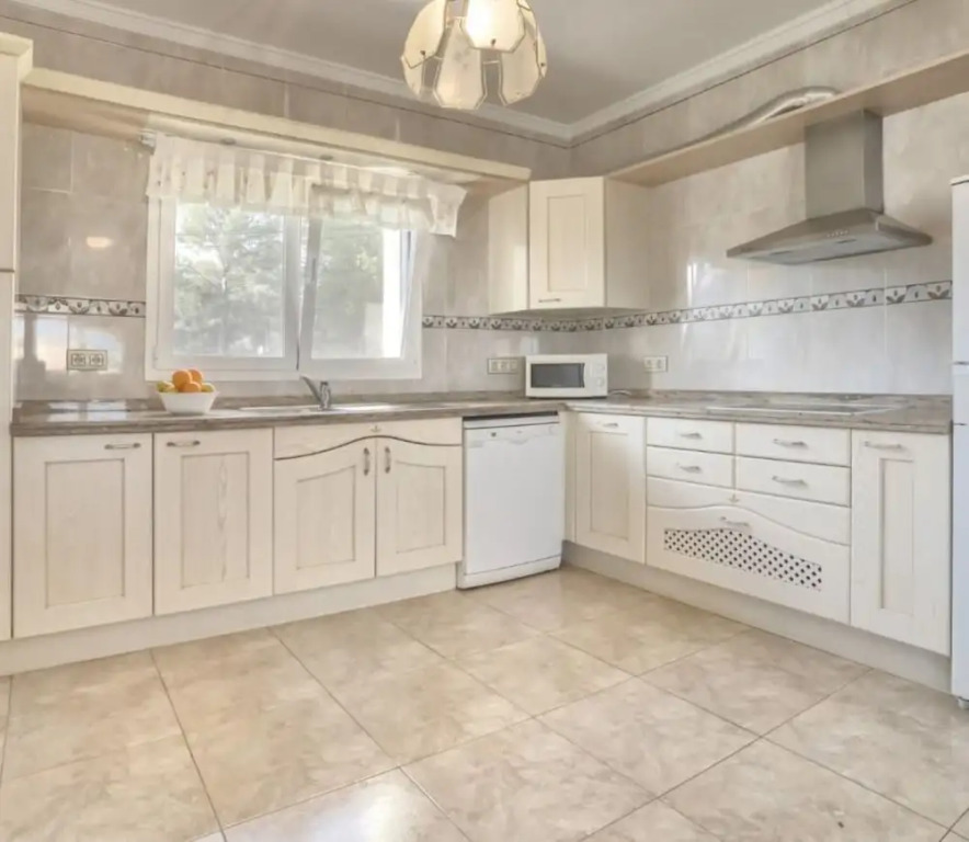 Villa - 12 Bedrooms with Pool and WiFi - 106430