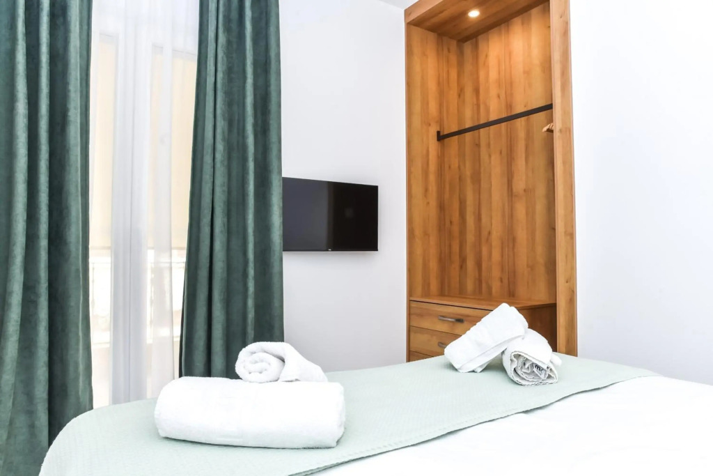 La Perla Apartments