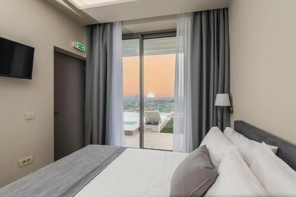Pietra Caves Suites