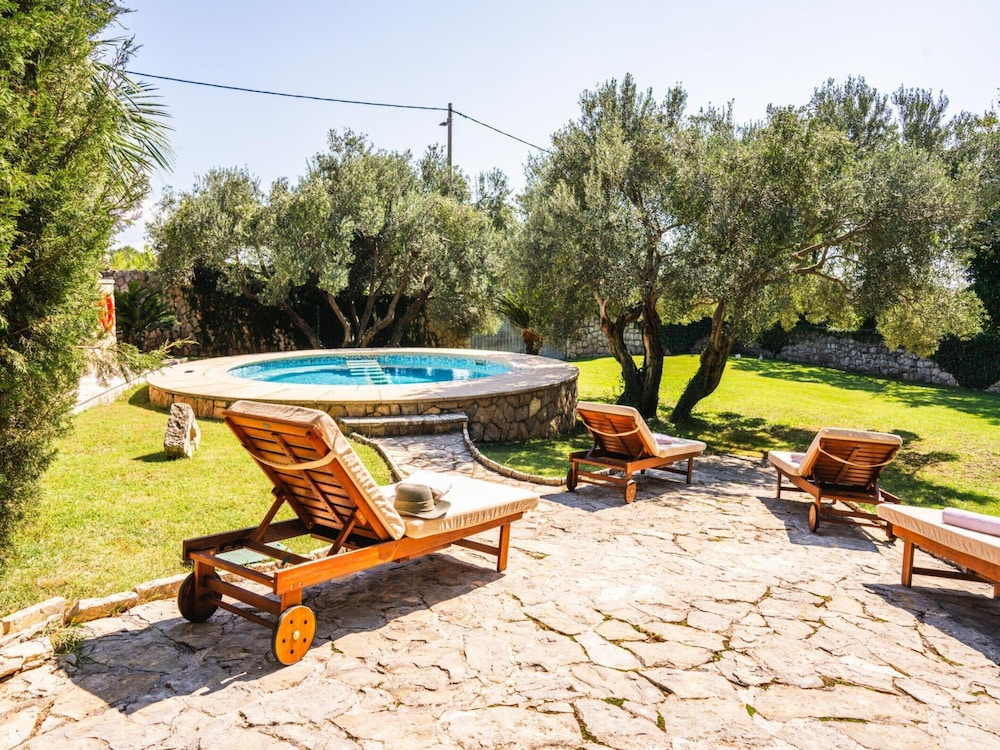Villa in Čilipi near Dubrovnik with Pool