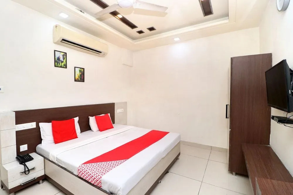 Oyo 37860 Hotel Batra