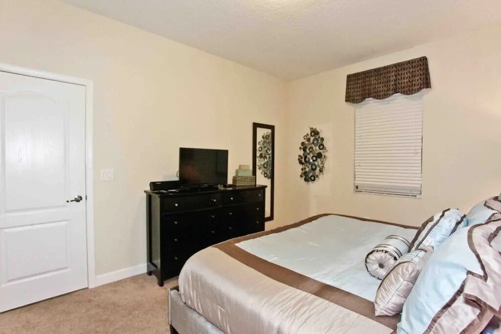 1473 Myrtlewood Street 8 Bedroom Home