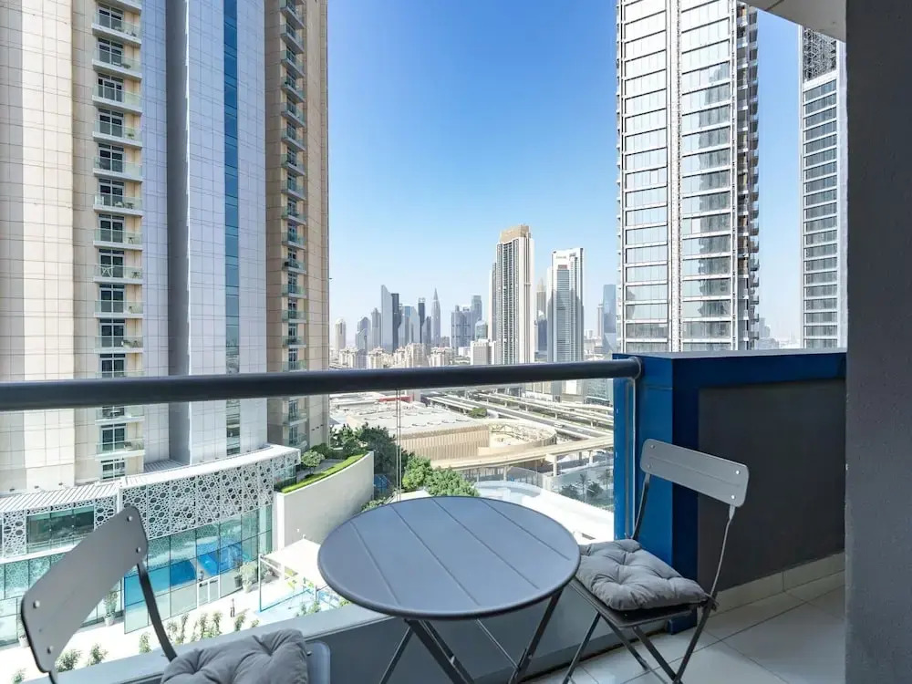 Dlx 21st Flr 3BR Pool/gym Near Mall by Belvilla