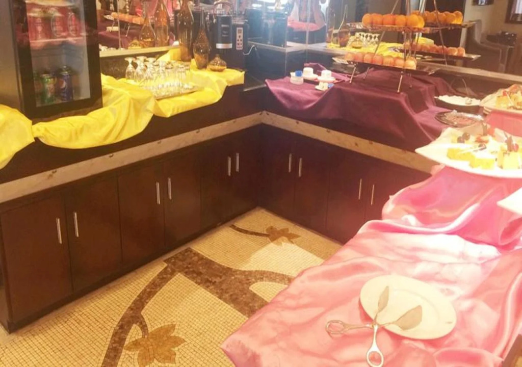 Royal Suites & Towers