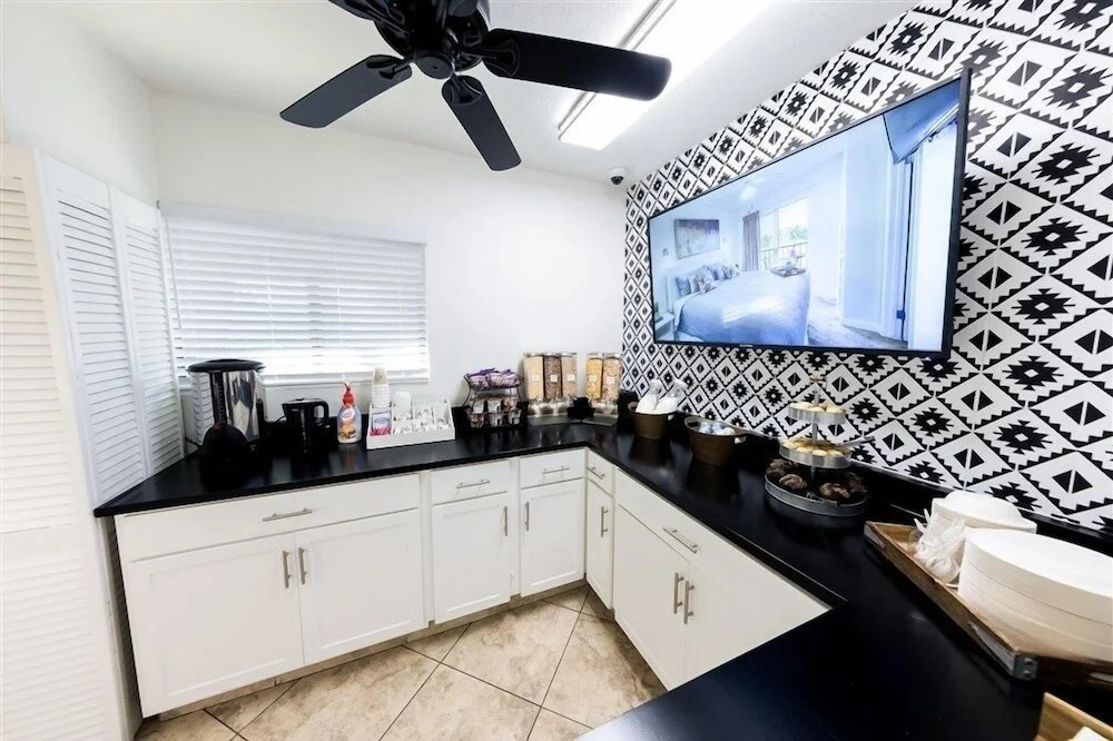 Scottsdale's premium short term getaway, Fully furnished 1 bedroom homes, FREE Golf, cable, utilities, Wi-Fi, parking, pool, and bike trails- Unit 231 by RedAwning
