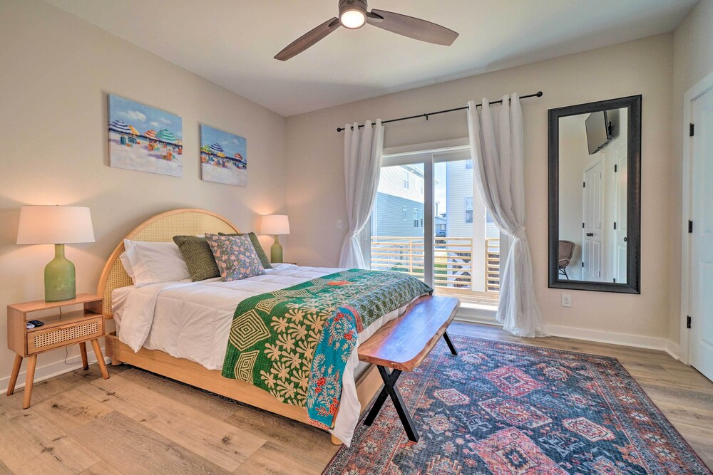 Walk to Beach: Carolina Beach Home w/ Rooftop Deck