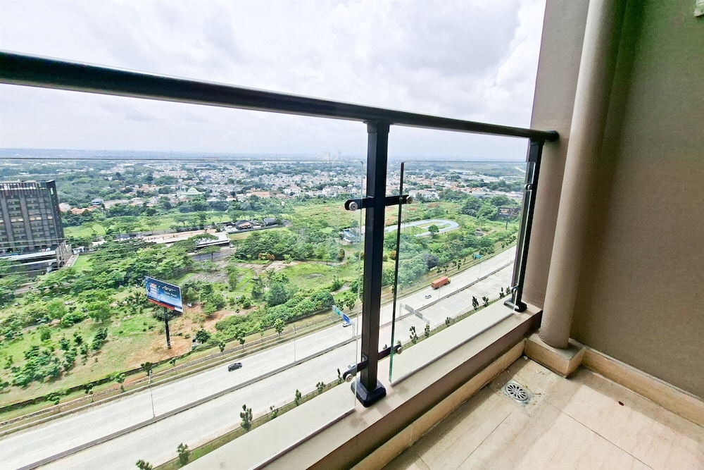 Basic Look Studio Apartment At Sky House Bsd Near Aeon Mall