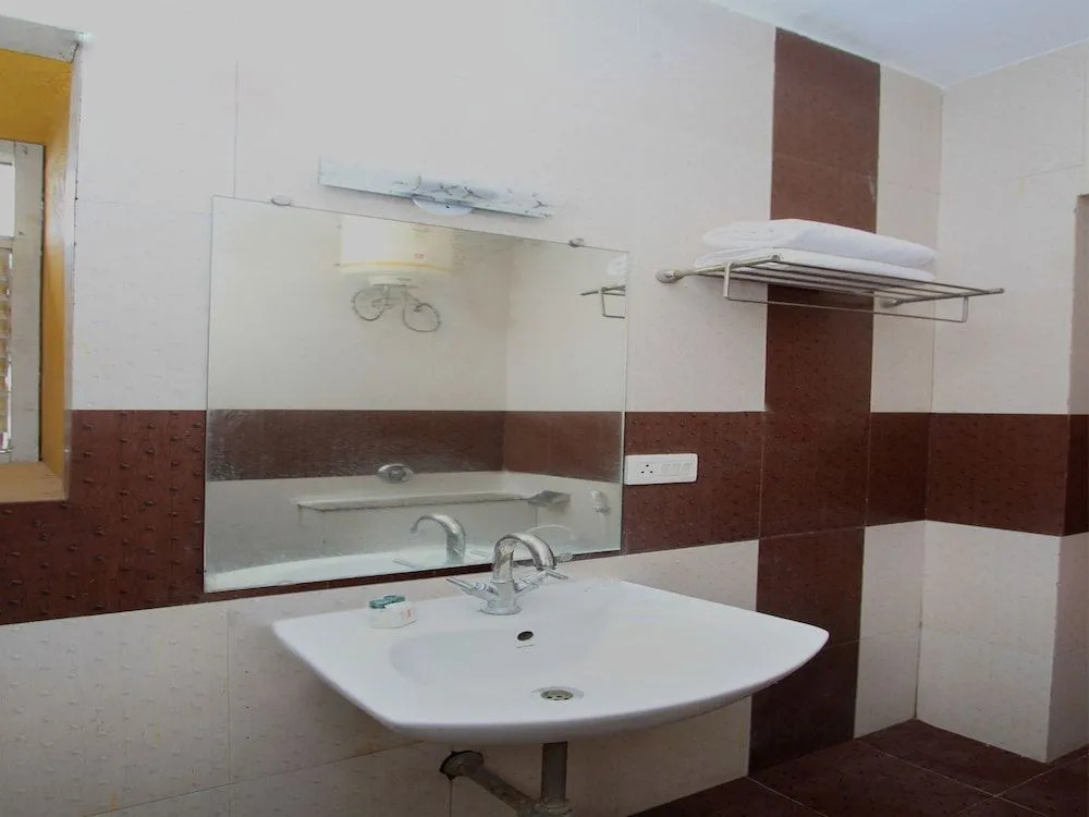 OYO Flagship 16476 Elements mall